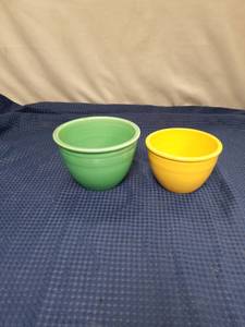 lot 2439 image: Fiesta HLC USA Mixing Bowls Set of 2 - Green and Yellow