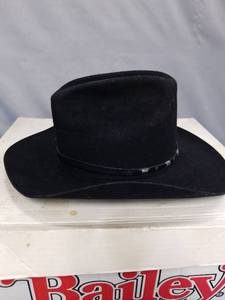 lot 2455 image: Bailey Black Felt Western Cowboy Hat with Leather Band