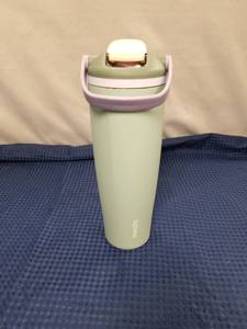 lot 2461 image: Owala FreeSip Insulated Stainless Steel Water Bottle