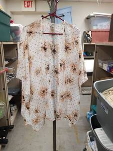 lot 2465 image: Maurices Floral Polka Dot Kimono Cardigan One Size
