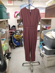 lot 2466 image: Maurices Womens Mauve Jumpsuit Size Medium