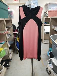 lot 2471 image: SHEIN Color Block Sleeveless Mini Dress Size L