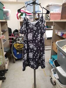 lot 2481 image: SHEIN Black  Floral Cold Shoulder Dress Size Large