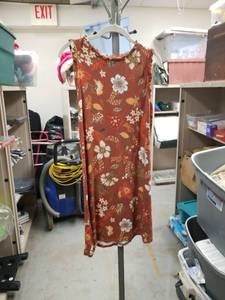 lot 2483 image: 247 by Maurices Floral Sleeveless Dress Size Small
