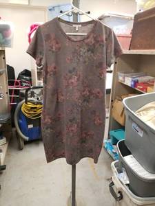 lot 2486 image: Maurices Floral Print T-Shirt Dress Size Small