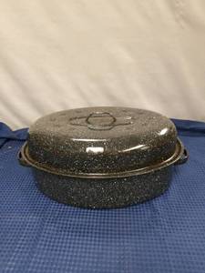 lot 2498 image: Graniteware Speckled Enamel Oval Roaster with Lid and Rack