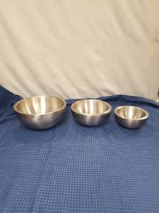 lot 2499 image: Stainless Steel Double Wall Nesting Bowl Set of 3