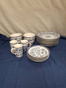 lot 2528 image: 222 Fifth Blue Dynasty Fine China Dinnerware Set