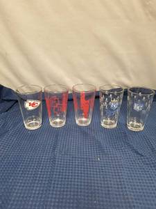 lot 2535 image: Kansas City Chiefs & Royals Pint Glass Set of 5