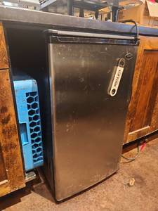 lot 12567 image: Sanyo Stainless Steel Mini Refrigerator