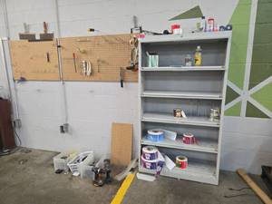 lot 12584 image: Metal Shelving Unit with Workshop Contents