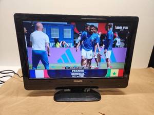 lot 38 image: Philips 22 LCD TV Model 22PFL3504DF7