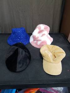 lot 1538 image: Set of 4 Fashion Hats