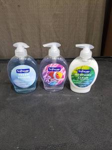 lot 1544 image: Softsoap Liquid Hand Soap 3-Pack Variety Set 7.5 oz Each