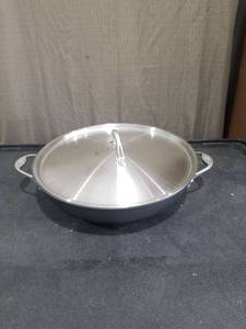 lot 1554 image: Calphalon 6 Qt. 13-Inch Hard Anodized Everyday Pan with Lid