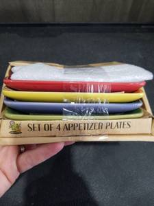 lot 1569 image: Brasserie Oven to Table Set of 4 Stoneware Appetizer Plates 6.25