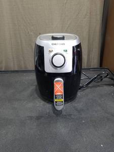lot 1572 image: Chefman 2 Qt Compact Air Fryer with Temperature and Timer Dials