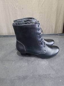 lot 1573 image: Black Lace-Up Ankle Boots with Side Zipper and Low Heel Size 11
