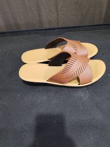 lot 1574 image: Mens Brown Leather Cross-Strap Slide Sandals Size 43