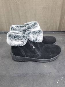lot 1594 image: Khombu Womens Black Suede Ankle Boots with Faux Fur Cuff Size 10