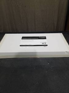 lot 1619 image: StarTech.com RKPW081915 Rackmount PDU with 8 Outlets with Surge Protection - 19 in Power Distribution Unit - 1U