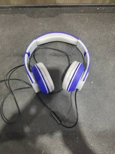 lot 1631 image: Ultramax DJ Headphones w mic