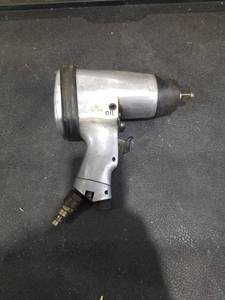 lot 1643 image: Allied Pneumatic 12 Drive Air Impact Wrench Model AT-612