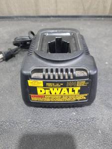 lot 1646 image: DeWalt DW9116 7.2V-18V 1-Hour Battery Charger