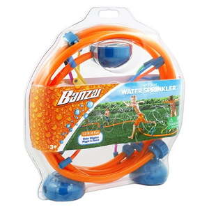 lot 1651 image: Banzai Wigglin Water Sprinkler 12��L Outdoor Lawn Sprayer Summer Family Fun Ages 3