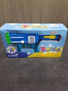 lot 1655 image: Imagine Inc. Bubble Gun Toy Set