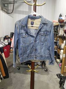 lot 1666 image: Gap Kids Denim Jacket Size M (8)