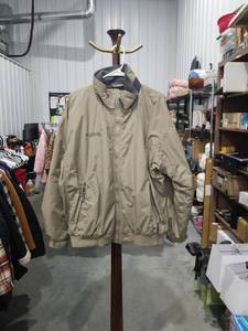 lot 1668 image: Columbia Sportswear Mens Large Tan Zip-Up Jacket with Fleece Lining