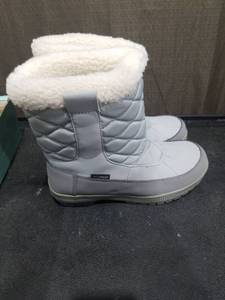 lot 1680 image: Magellan Outdoors Womens Quilted Waterproof Snow Boots Size 6