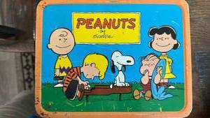 lot 101 image: Peanuts Charlie Brown and Snoopy Metal Lunch Box