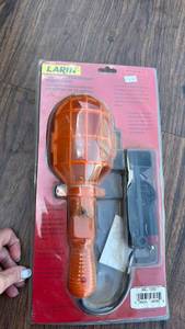 lot 605 image: Larin 12-Volt Extra Bright Work Light IWL-1200