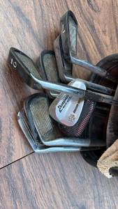 lot 608 image: Triple Crown Golf Bag