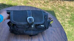 lot 617 image: Vituri Black Messenger Shoulder Bag