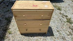 lot 651 image: 3-Drawer Pine Wood Dresser with Round Knobs