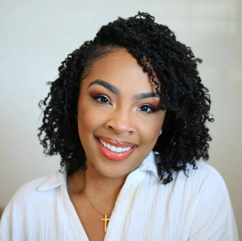 lot 27482 image: Yanky Twist Crochet Hair - 6 Inch 8 Packs (240 Strands) Natural Black Pre-twisted Fluffy Spring Mini Twist Short Bob Passion Twist, Pre-Looped Crochet Braids Braiding Hair (6 Inch, 1B-8P) - Retail $43