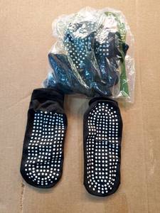 lot 46550 image: Black Non-Slip Grip Socks Multi-Pack 4 Pairs - Retail $8