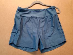 lot 46572 image: Womens Blue Athletic Shorts L - Retail $18