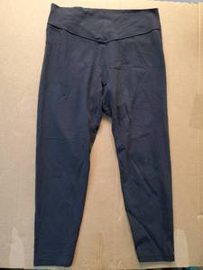 lot 46626 image: Black High-Waist Cropped Leggings 2XL - Retail $15
