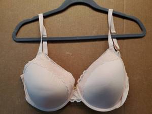 lot 46638 image: Pink Lace Trim Underwire Bra 34DD - Retail $18