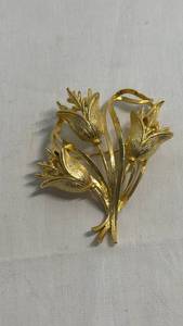 lot 24 image: Gold Tone Tulip Bouquet Brooch Pin