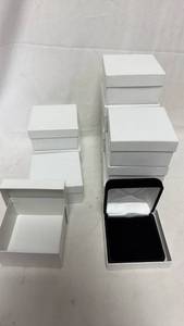 lot 26 image: Lot of White Jewelry Gift Boxes with Black Velvet Insert Box (12 White Boxes, 8 Black Jewelry Boxes)