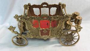 lot 47 image: Ornate Gilt Metal Royal Carriage Music Box