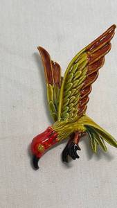 lot 58 image: Enamel Flying Parrot Brooch Pin