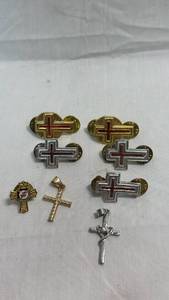 lot 62 image: Knights Templar Masonic Cross Pins and Pendants Collection