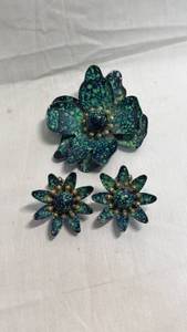 lot 63 image: Enamel Flower Brooch and Clip-On Earrings Set