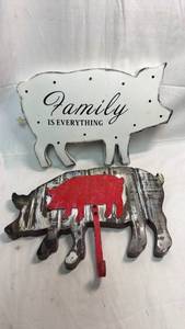 lot 152 image: Farmhouse Pig Wall Decor Set of 2